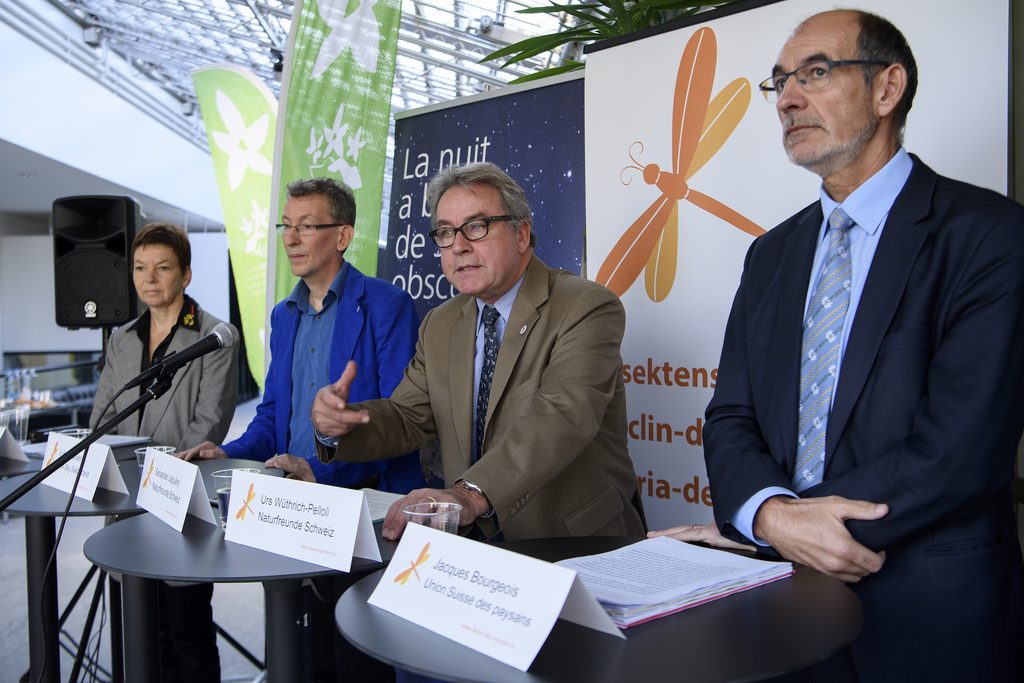 Le comité réunissant la Fédération suisse des Amis de la Nature, Dark-Sky Switzerland, l'Union suisse des paysans et Apisuisse veut récolter 50'000 signatures d'ici fin novembre.