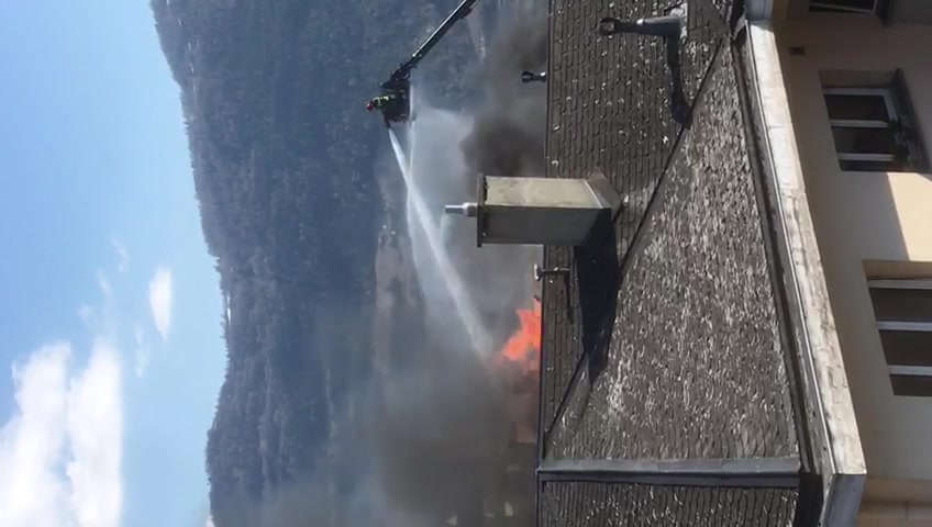 Un incendie a entièrement détruit une ferme dans la nuit de mercredi à jeudi à Fétigny (FR).