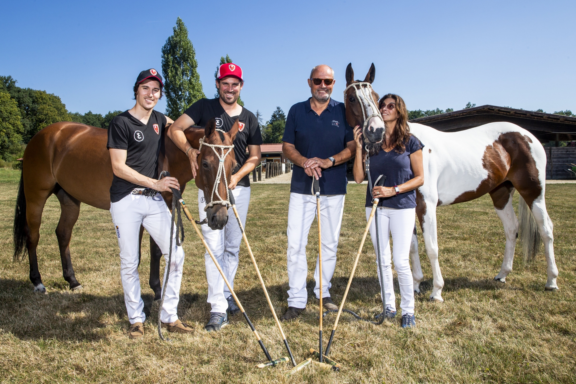 Martin et Simon (à g.) contre Yves et Yasmine (à dr.), c'est un choc entre Luginbühl qui attend les spectateurs du Polo Masters, jeudi au Domaine de Veytay.