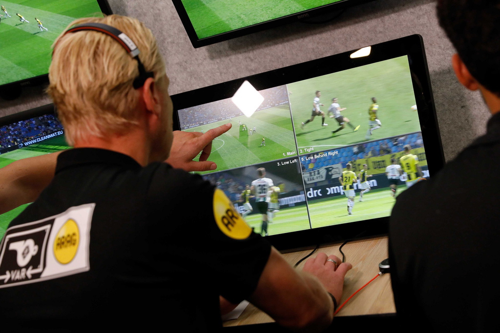 La Swiss Football League étudie la mise en place de l’arbitrage vidéo pour 2019.