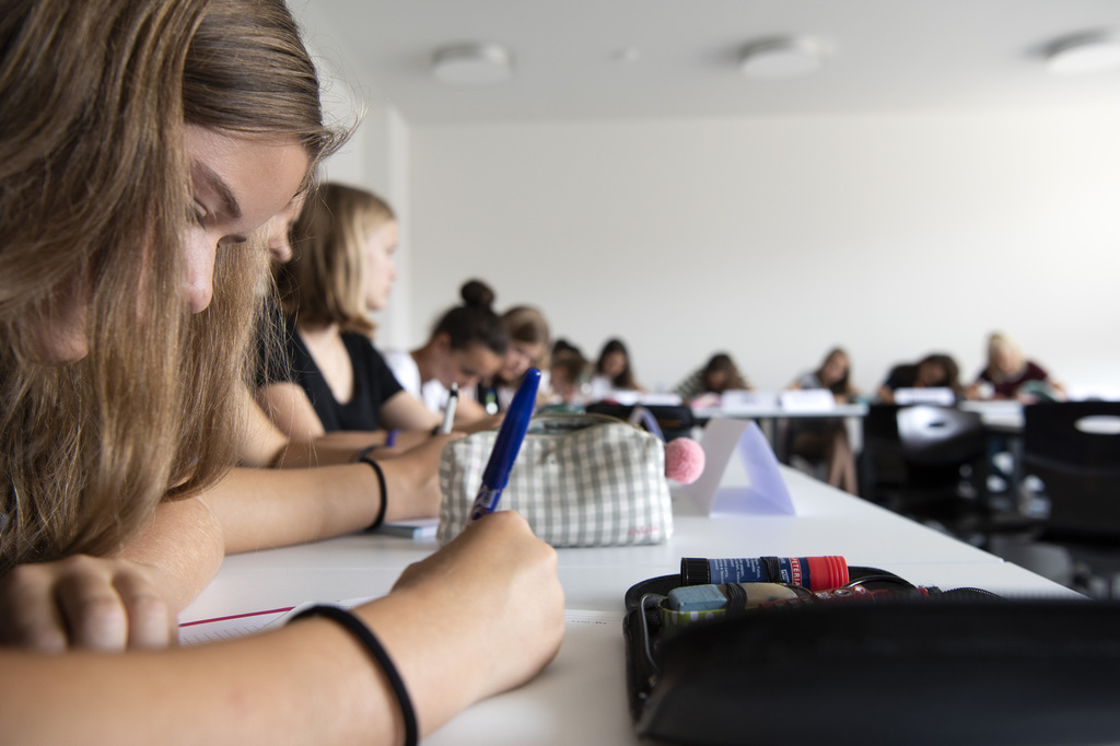 Près de 73'000 jeunes de 14 à 16 ans ont terminé leur scolarité obligatoire à l'été 2018. (illustration)