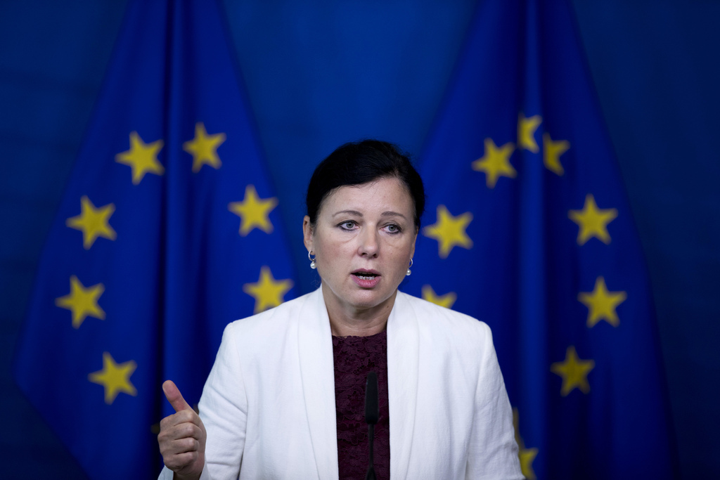 La commissaire européenne en charge de la Justice Vera Jourova a déclaré que Facebook "gagne énormément d'argent en utilisant notre vie privée comme marchandise".