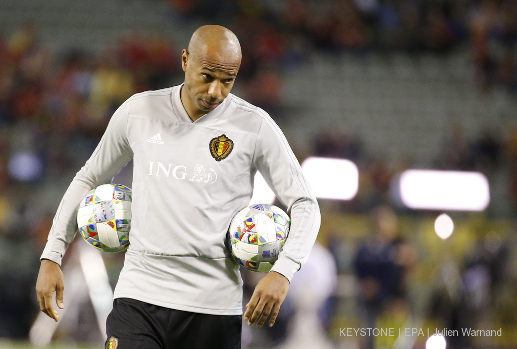 Le buteur légendaire des Bleus s'assoit sur le banc de touche de l'AS Monaco.