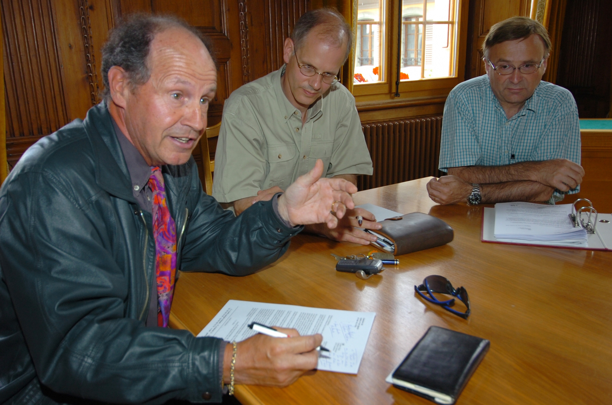 Conférence de presse le 11 juillet 2005 pour la création du district du Cœur de La Côte avec, de g. à dr., Pierre-Alain Blanc, syndic d’Aubonne, le député de Bière Jean-Marie Surer et le syndic de Rolle Daniel Belotti.
