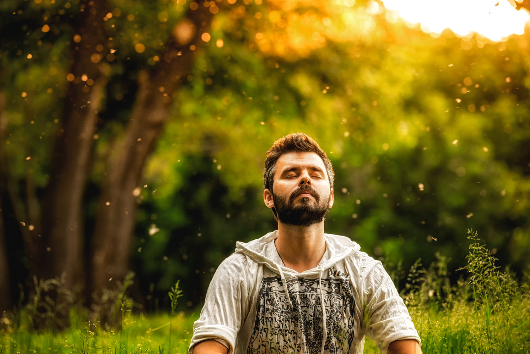 La méditation permet de combattre l'anxiété et le stress, notamment.