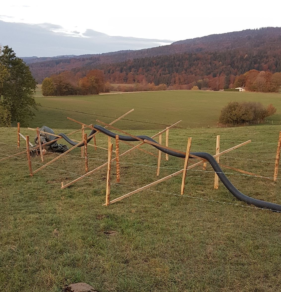 Le conduit pour raccorder Marchissy au réseau de Gimel, via Longirod, a été déployé lundi. Il s'étend sur 300 mètres.