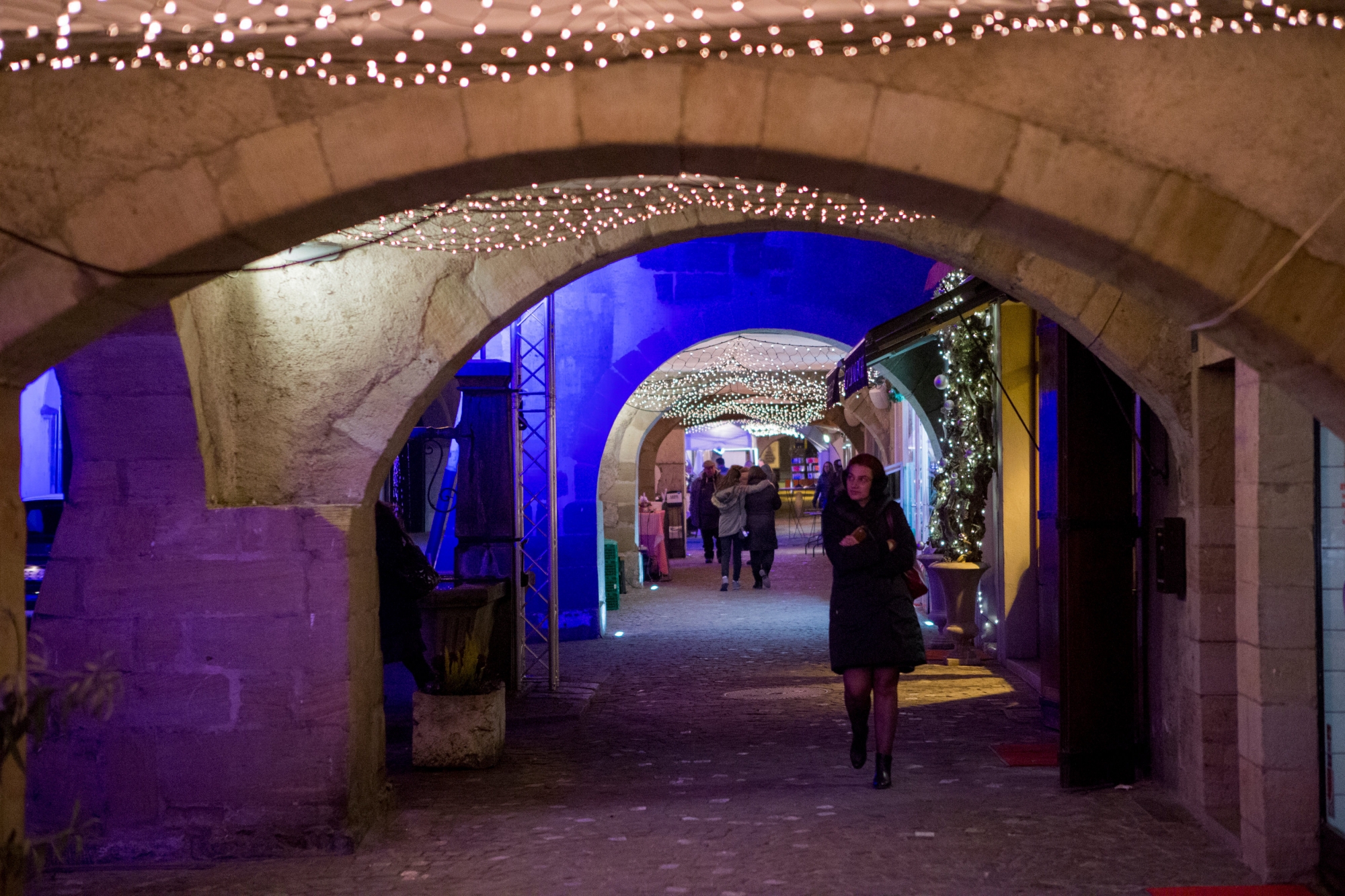 Les arcades au bourg illuminées lors du marché de Noël.