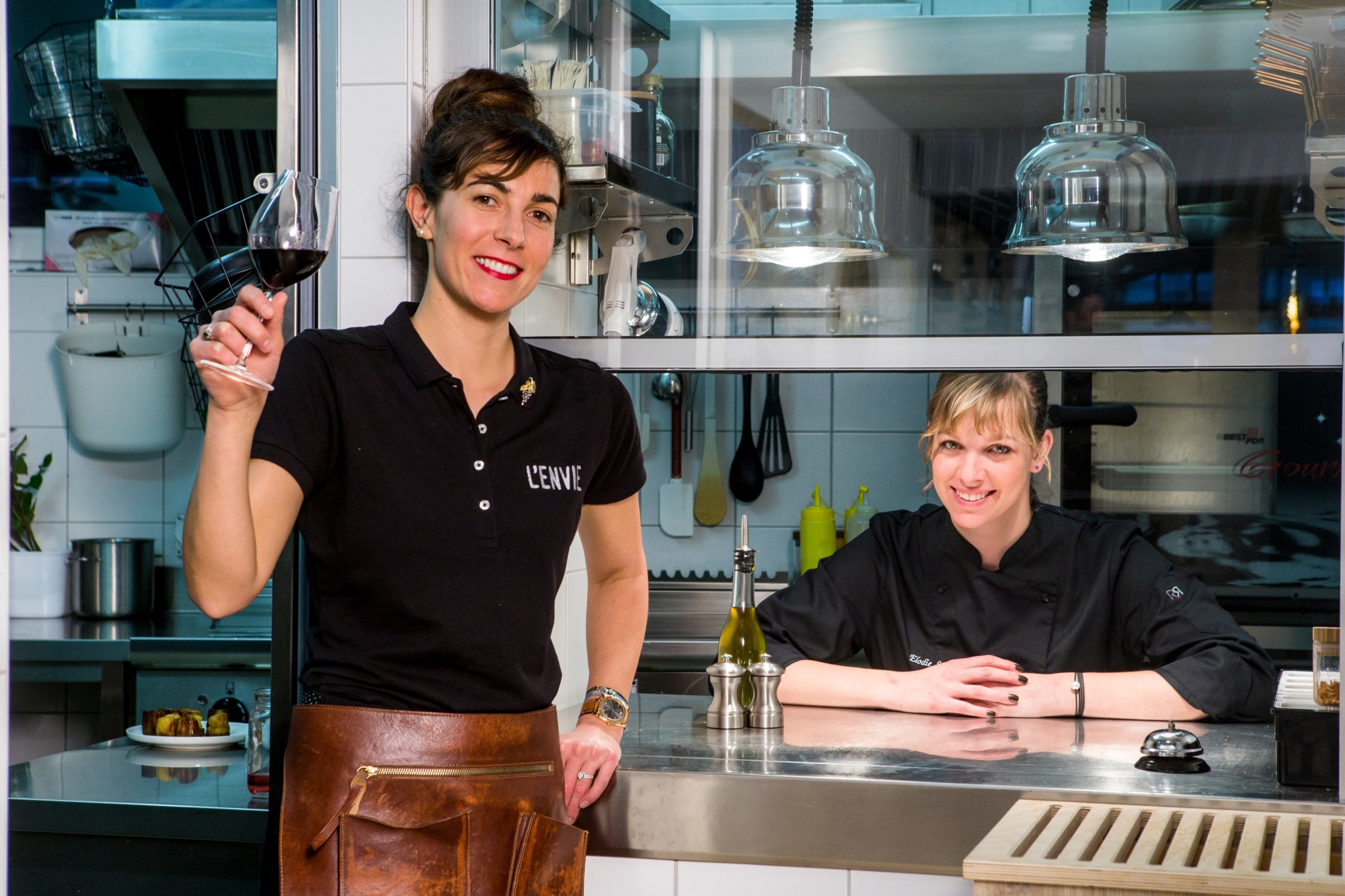 A la tête de l'Envie, Célia Russo (propriétaire et sommelière) et Elodie Schenk (cheffe de cuisine) ont convaincu les experts du Gault&Millau. Leur restaurant/bar à vin entre avec 13 points, et bien des éloges.