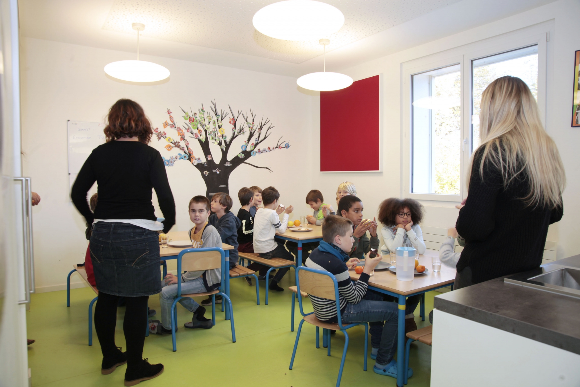 A Rolle, à l'UAPE Arc-en-Ciel, la directrice s'inquiète de voir disparaître un encadrement de qualité pour les enfants.