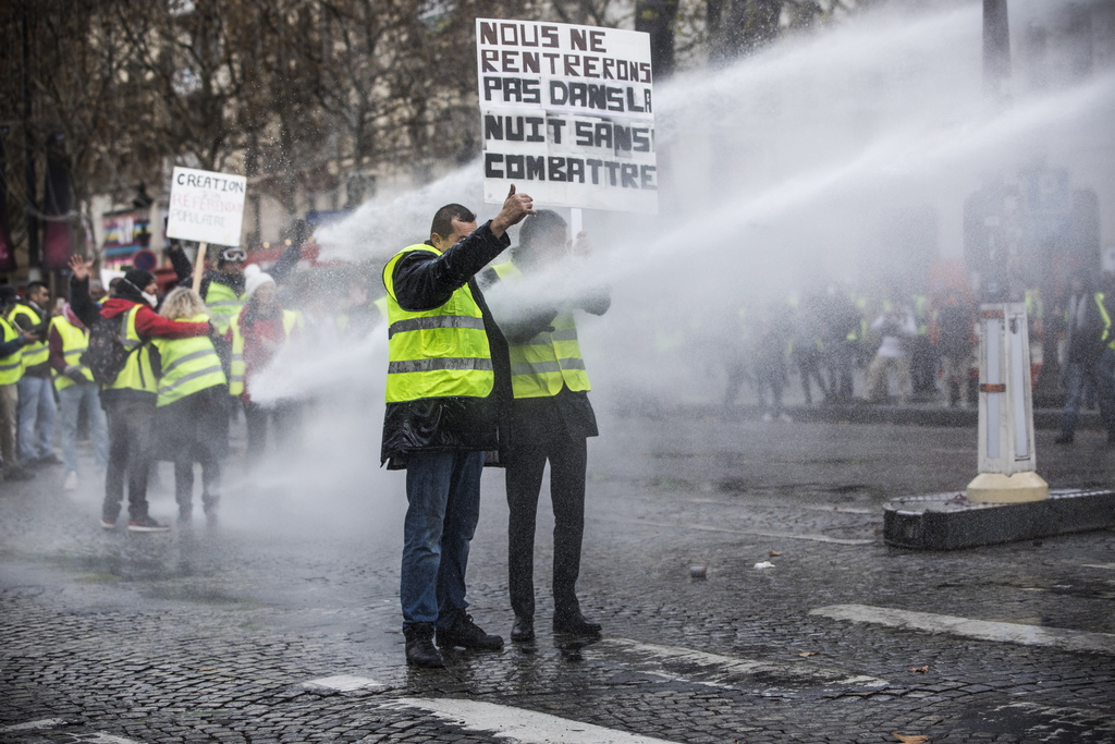 La situation a dégénéré sur les Champs-Elysées.