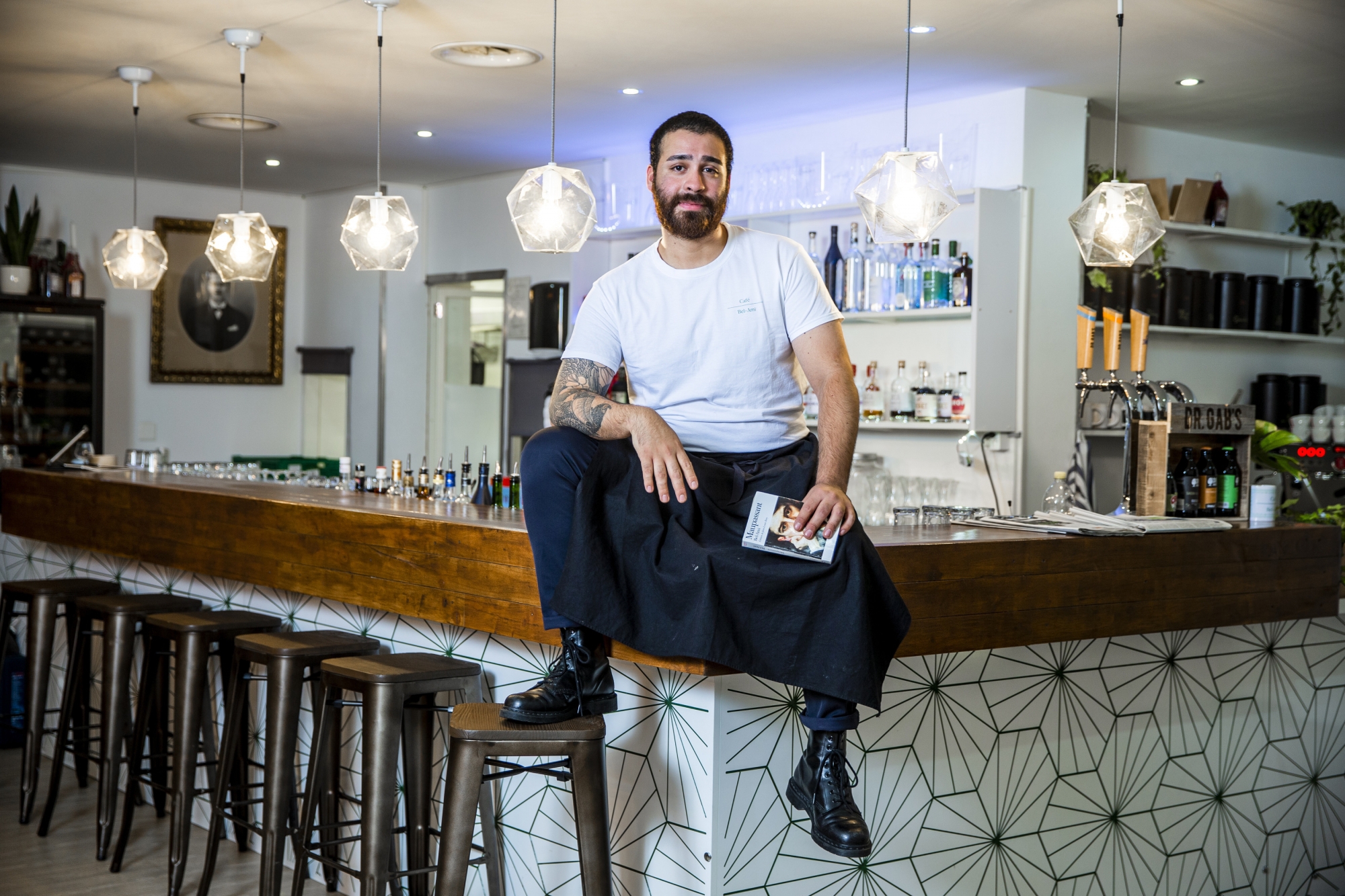 Claudio Moraga est l'un des deux gérants du café-restaurant Bel-Ami.