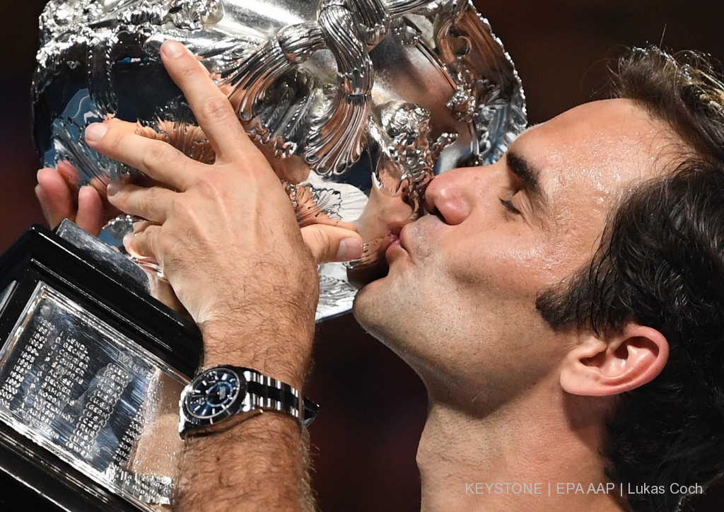 Le 28 janvier, à Melbourne, Roger Federer embrasse le 20e trophée d'un Grand Chelem de sa carrière. Il a 36 ans!