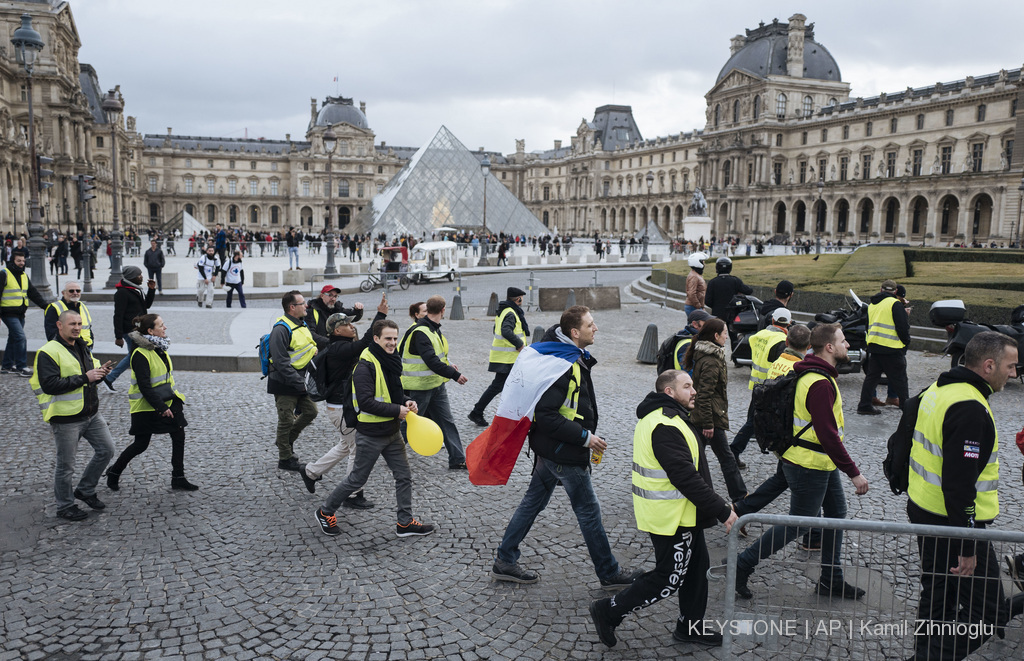 A Paris, les gilets jaunes étaient à peine 2000 ce samedi après-midi.