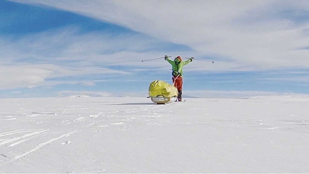 En 2016, Colin O' Brady avait escaladé les sommets les plus élevés des sept continents en 132 jours, ce qui a fait de lui le plus rapide "grimpeur des sept sommets".