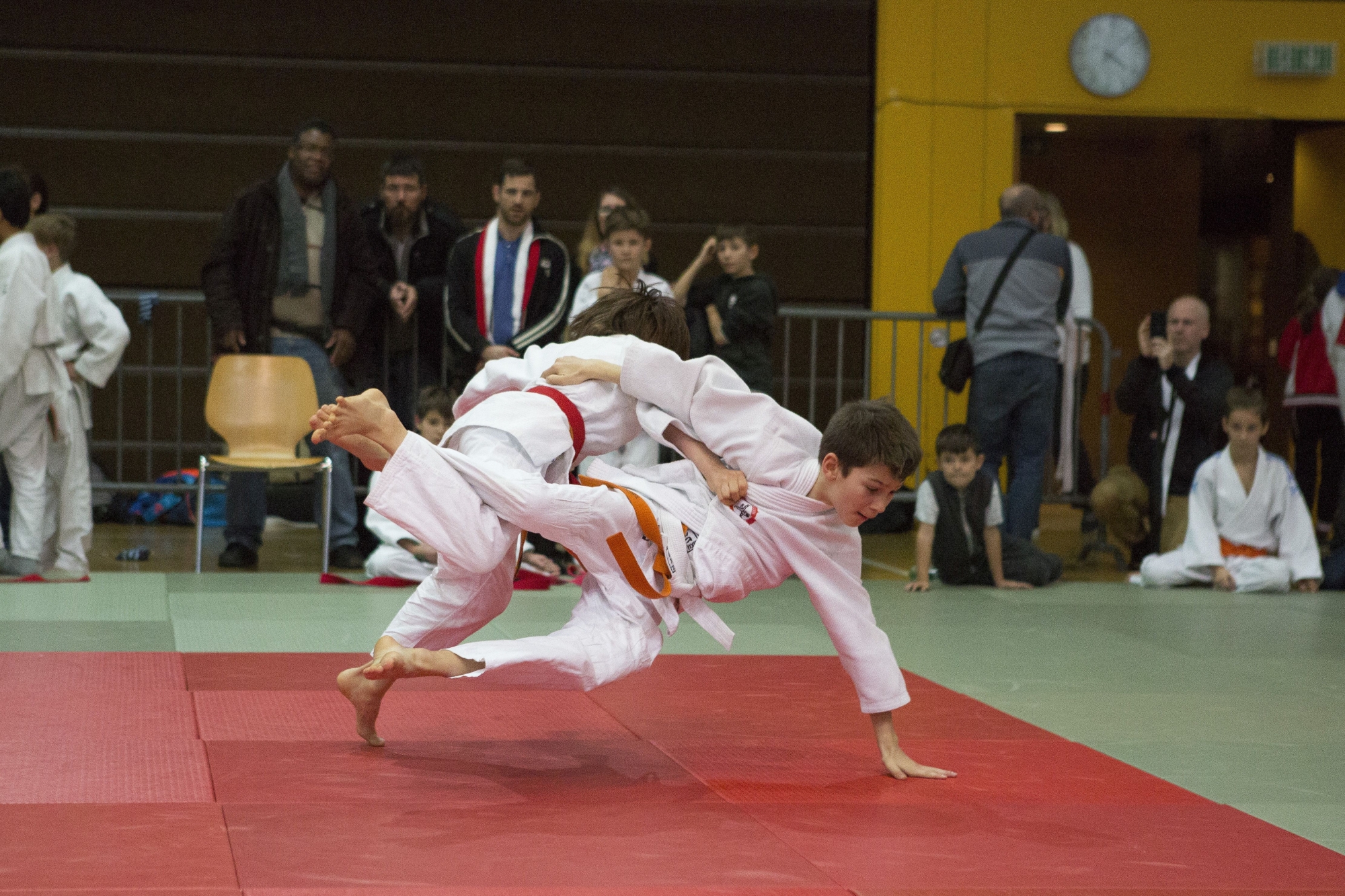 Alexandre Bender (ceinture orange), ici lors du tournoi de judo à Morges en début d'année, a réalisé un véritable exploit ce week-end.