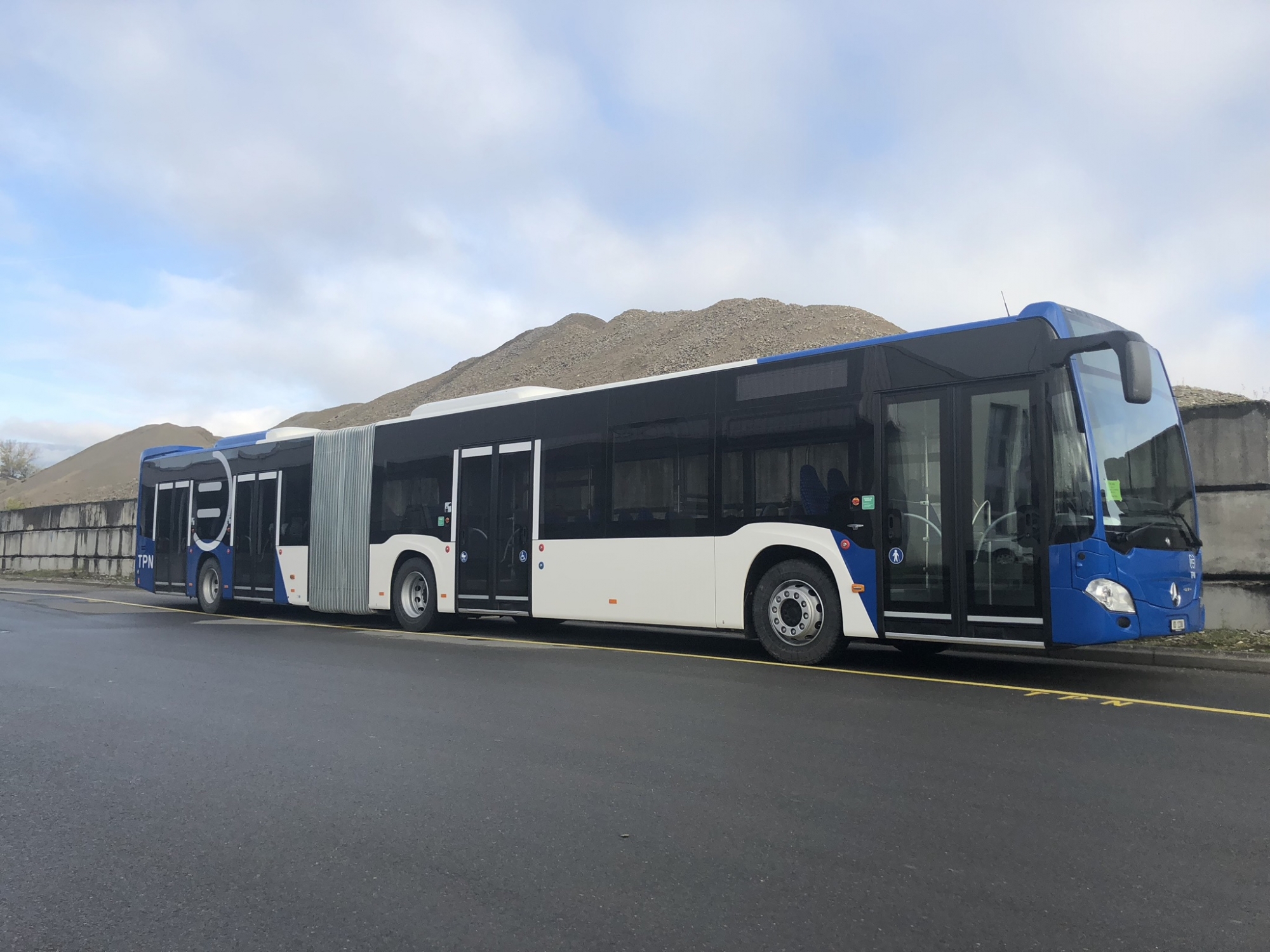 Les deux nouveaux bus articulés des TPN seront mis en service le 9 décembre.