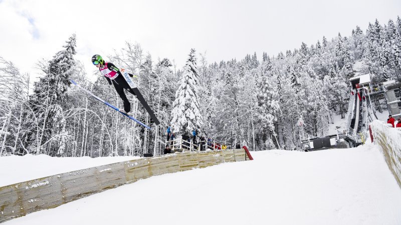 Depuis vendredi après-midi et jusqu'à demain matin, le tout neuf stade des Tuffes accueille une épreuve de la Coupe du monde FIS de saut à ski féminin.