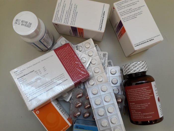 Parmi les objets trouvés par La Poste figurent même des médicaments et complémentaires alimentaires.