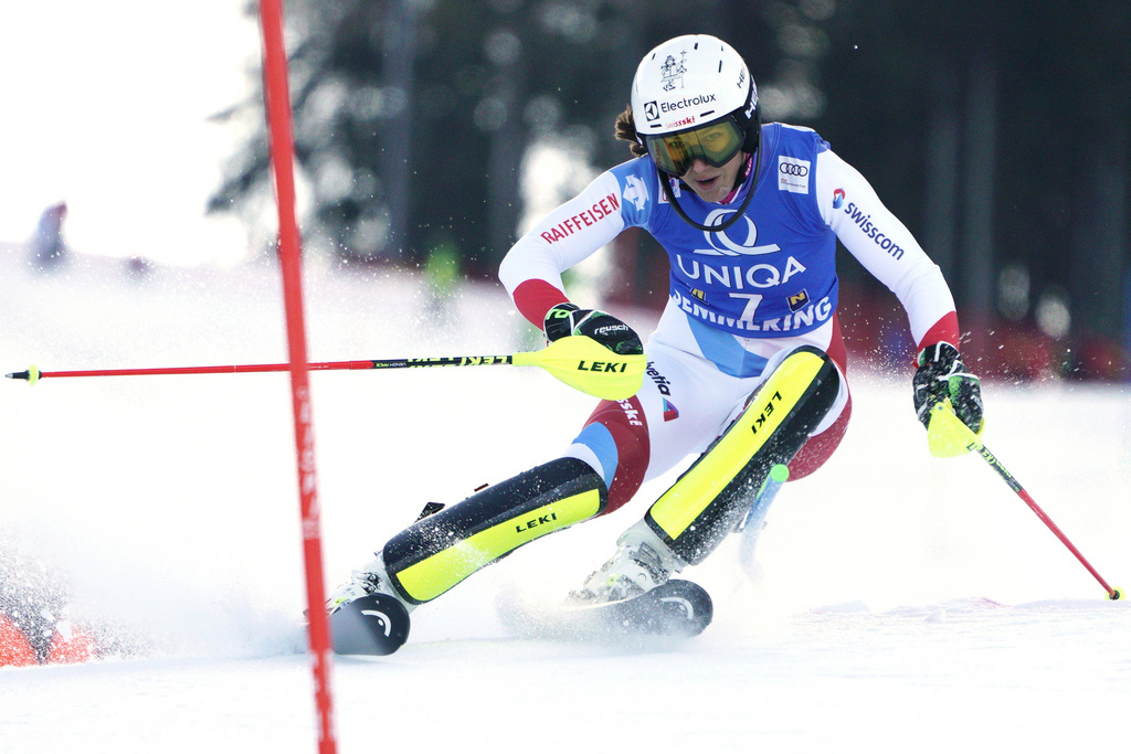 Wendy Holdener, qui est en quête d'un premier podium en slalom cette saison, est à 0''43 de la troisième du classement provisoire Frida Hansdotter.