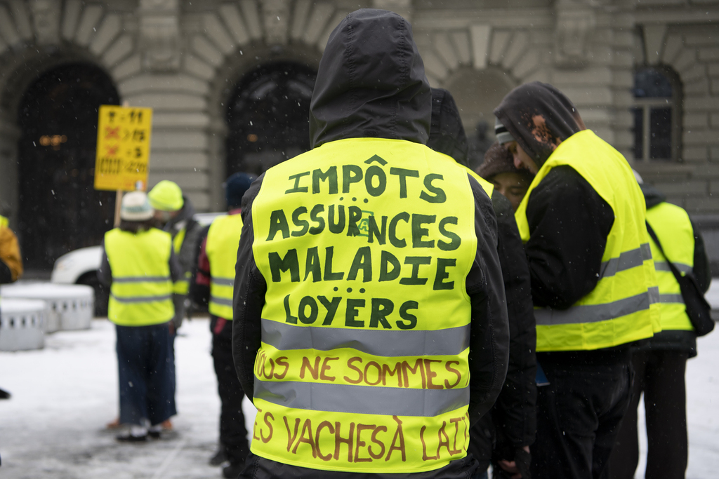 Le rassemblement, qui n'avait pas été autorisé, a été à peine remarqué sur la place fédérale enneigée.