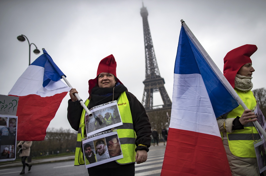 Elles veulent montrer leur implication dans le mouvement de protestation qui s'exprime depuis deux mois et dénoncer "les violences policières".