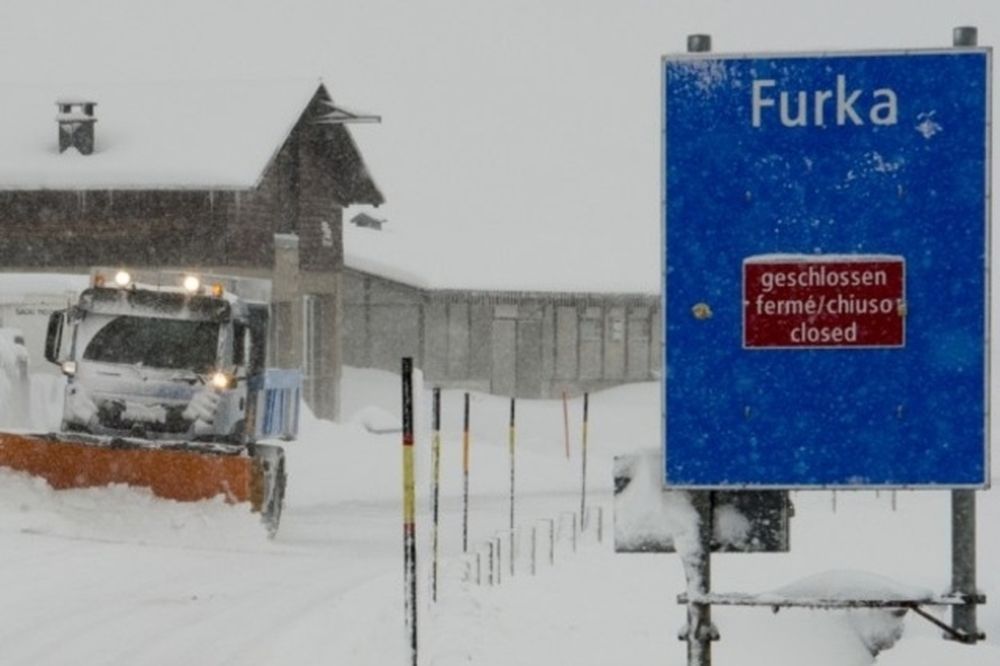 Le ferroutage à la Furka a été interrompu, afin d'éviter que des voitures venant du Valais ne restent en rade du côté uranais.