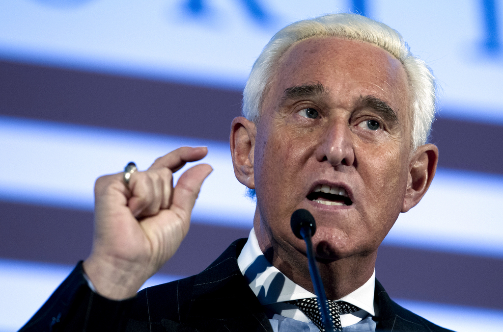 Roger Stone a été inculpé de sept chefs d'accusation, dont ceux de fausse déclaration, de subornation de témoin et d'obstruction à une procédure officielle.