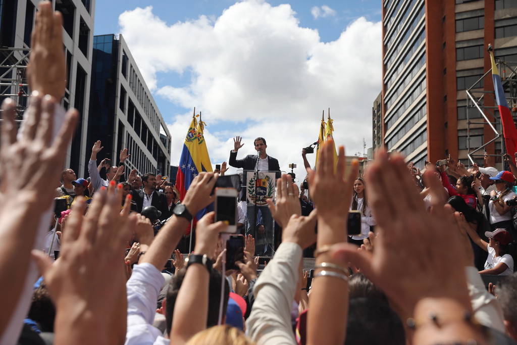 Suite à cette annonce, des affrontements ont éclaté à Caracas entre les autorités et des manifestants.