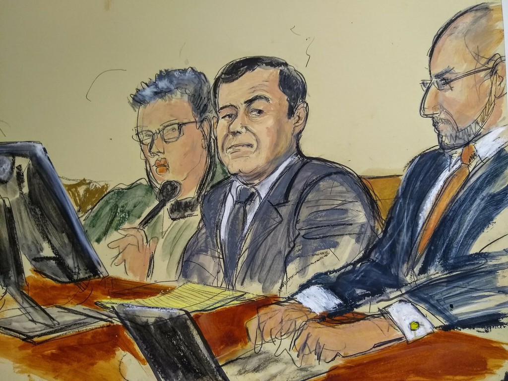 El Chapo, qui fait face à 10 chefs d'inculpation pour trafic de drogue, possession d'armes et blanchiment d'argent, risque la prison à perpétuité en cas de condamnation.