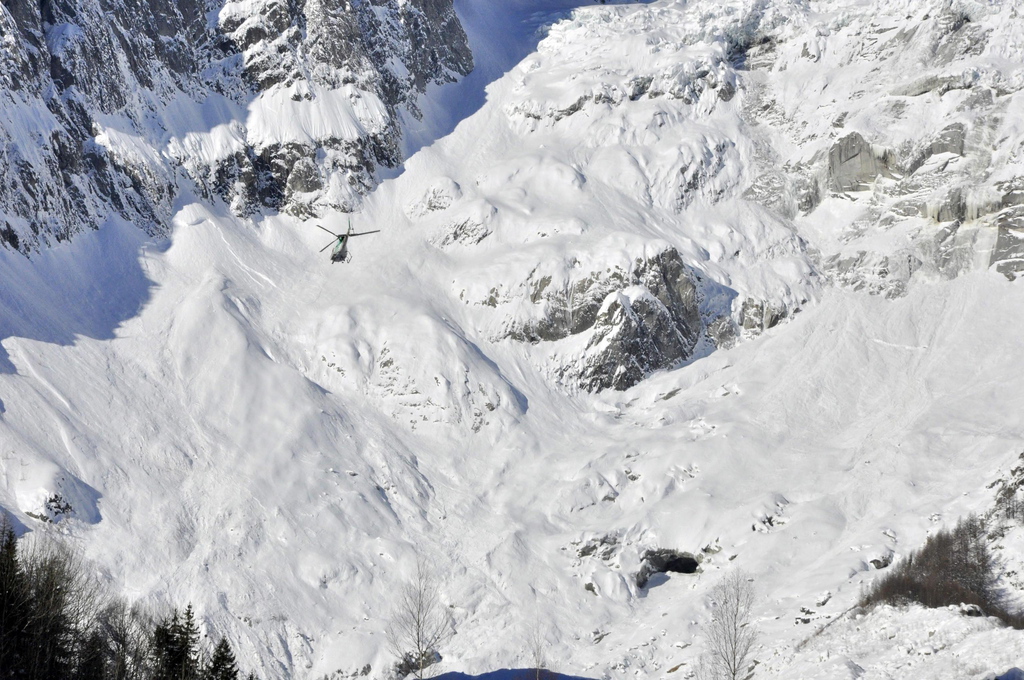 Au-dessus de la station de Courmayeur (Italie), un Suisse de 43 ans, vivant en Grande-Bretagne, est décédé dans une avalanche dimanche. Son corps a été retrouvé lundi matin.