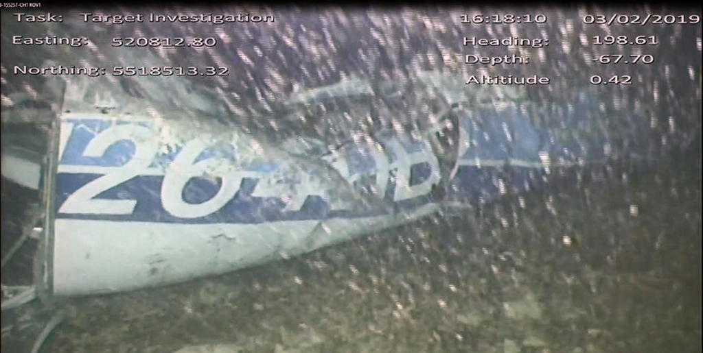 Une image de la carcasse de l'avion qui transportait le footballeur Emiliano Sala disparu le 21 janvier. 
