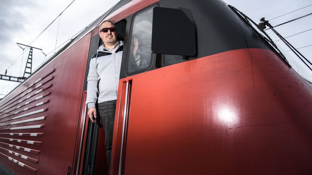 Le Rollois a débuté sa carrière en tant qu’agent du mouvement ferroviaire avant de se former en tant que pilote de locomotive – ce qu’il fait depuis 22 ans. «Mon plus grand rêve est de conduire un TGV jusqu’à Paris ou Marseille.»