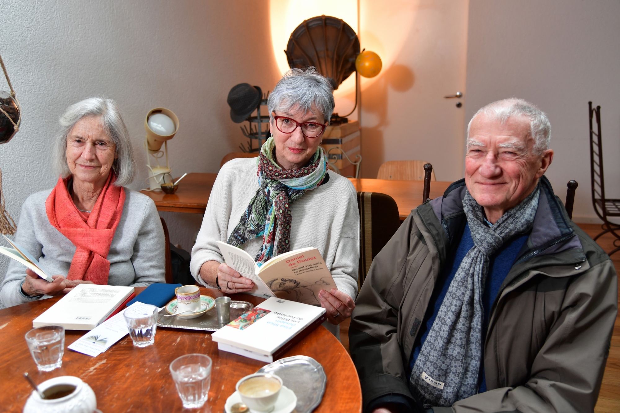 Florence Goumoens, Anne-Marie Reymond et Auguste Chinet (de g. à dr.) sont membre de l'association "Les derniers mardis du 05", qui organise des soirées littéraires.
