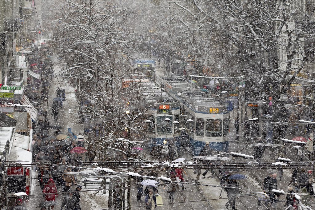 La tempête de neige a notamment entraîné des inondations.