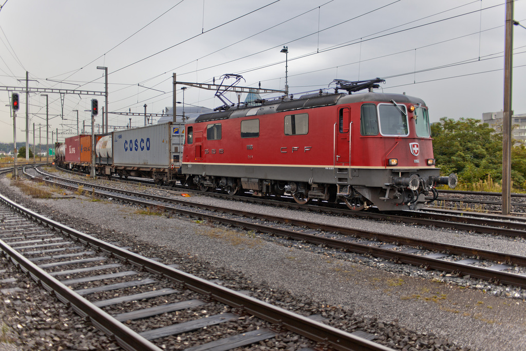 Une voiture heurte un train dans le canton de Nidwald, l'automobiliste n'a pas survécu.