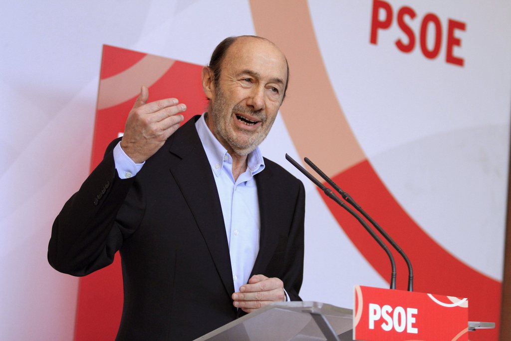 Le chef de l'opposition socialiste espagnole, Alfredo Perez Rubalcaba, a demandé dimanche la démission de l'actuel chef du gouvernement de droite, Mariano Rajoy.