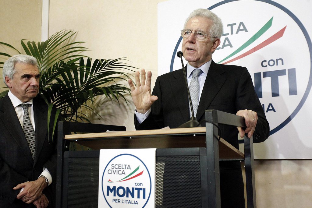 Mario Monti, hier à Rome devant les médias.