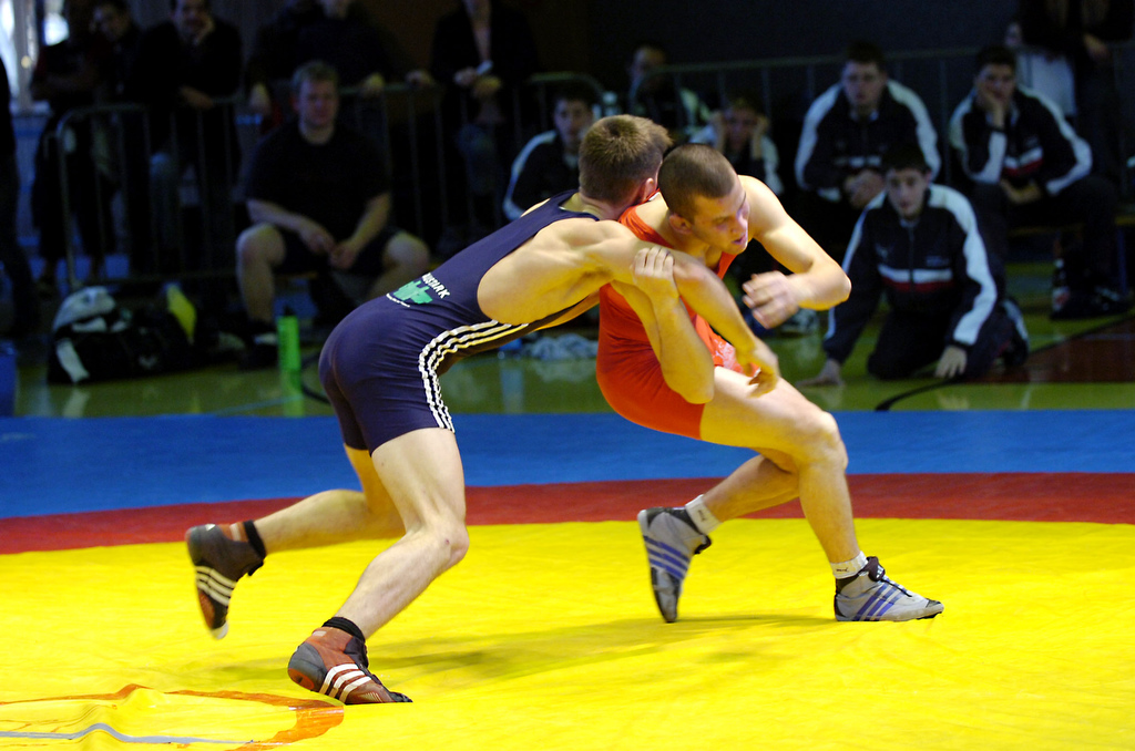 09.12.2006. Martigny, salle du Bourg. Lutte libre et Gr?co-romaine. MARTIGNY-ERGISWIL. Florian VIEUX contre Alen KACINARI. (NOUVELLISTE/Christian HOFMANN)