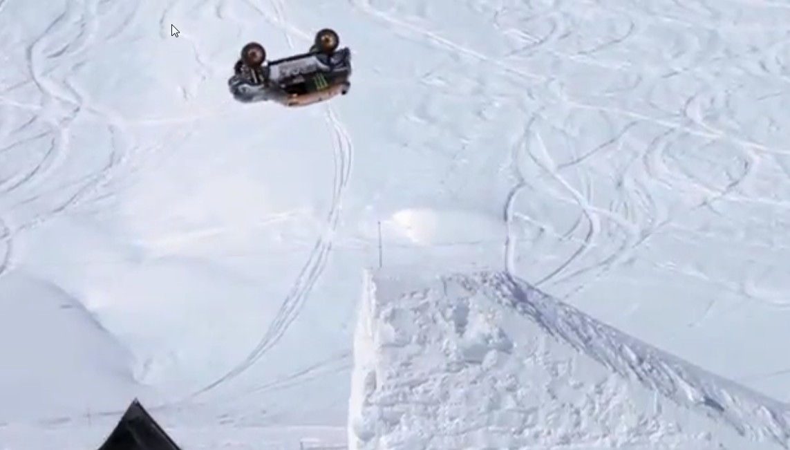 Guerlain Chicherit a réalisé un backflip en auto dimanche à Tignes en Savoie. 