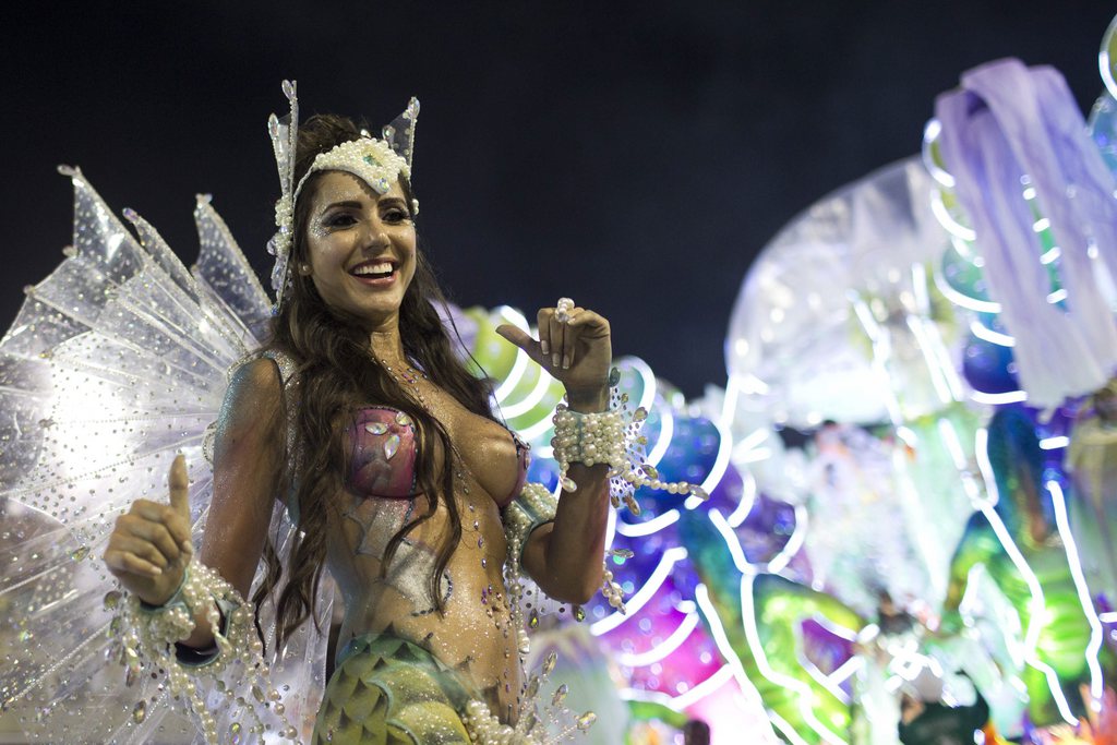 Le carnaval de Rio vit sa dernière nuit de fastes depuis lundi soir.