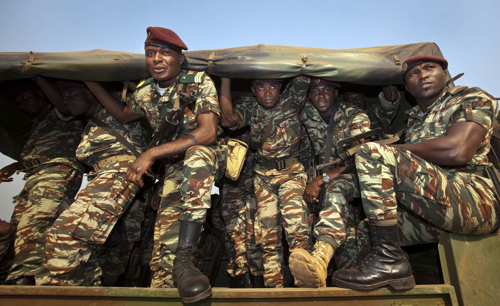 Les soldats d'Afrique venus en soutien au président Bozizé n'auront pas suffi. Ici un contingent camerounais. 