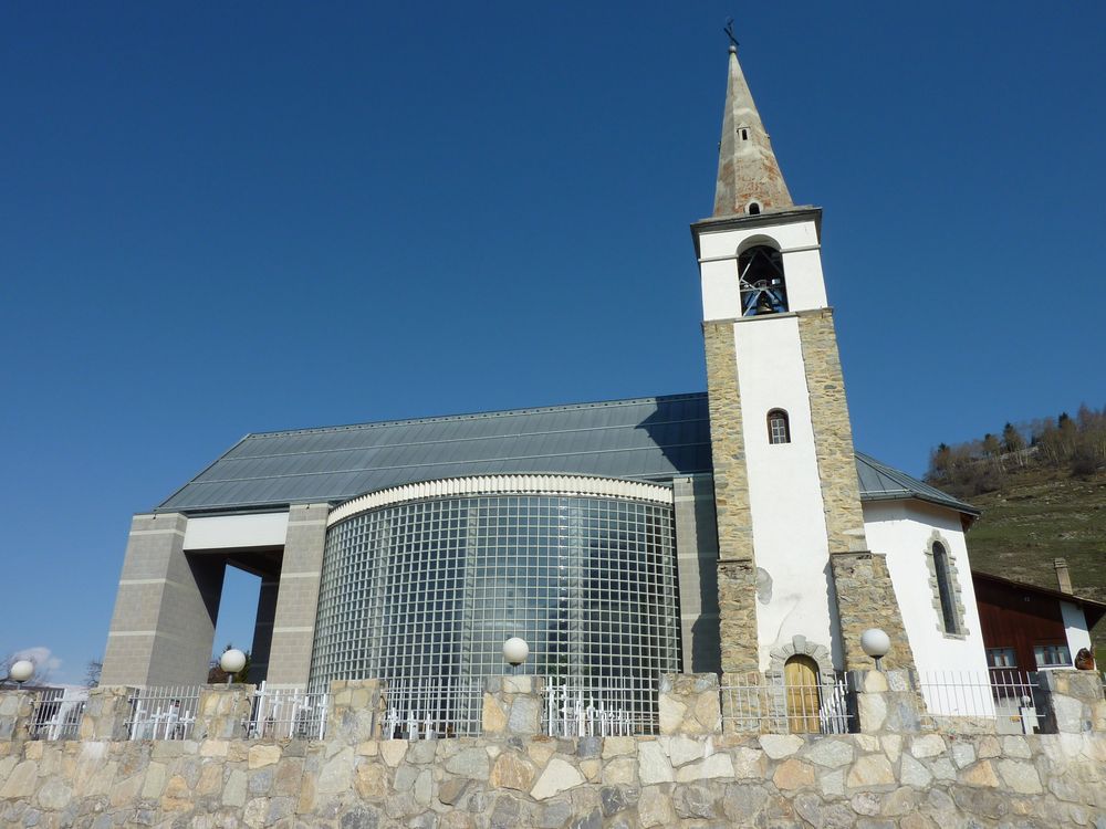 Selon les promoteurs du projet d'installation photovoltaïque, l'église de Mase est idéalement située et le pan sud du toit très bien orienté.