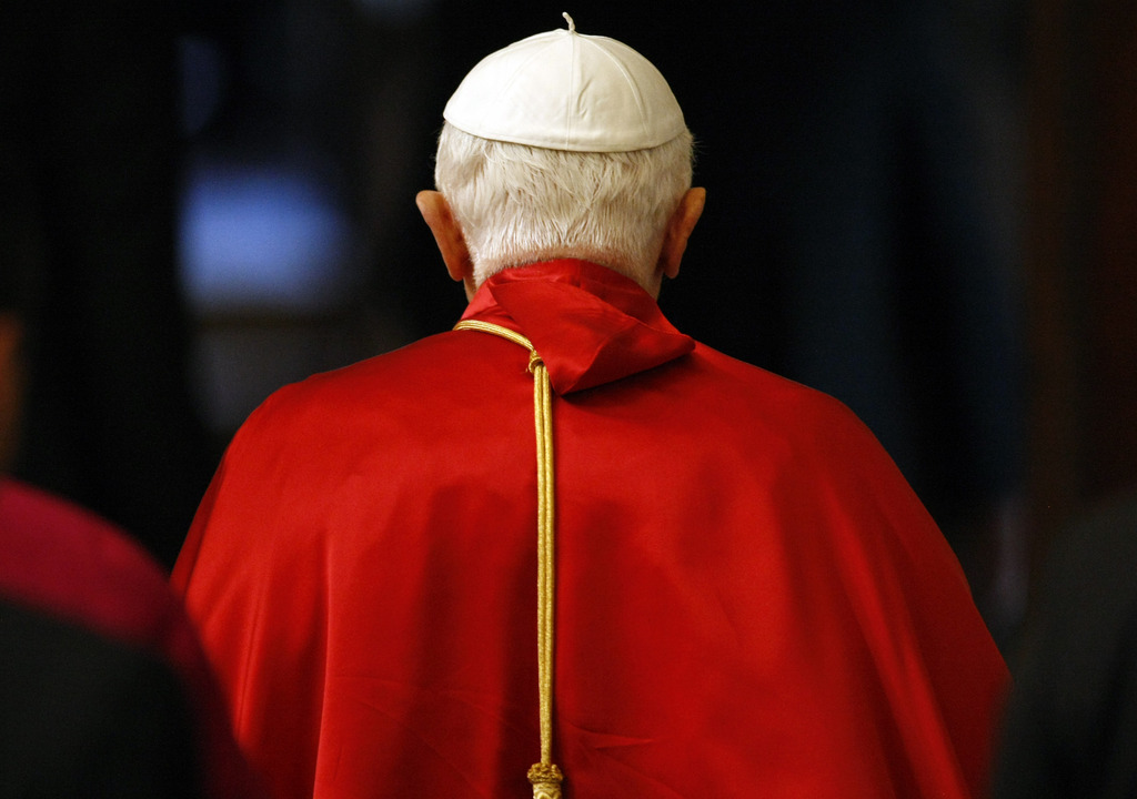 L'annonce du retrait par le pape Benoît XVI, la presse helvétique commente.