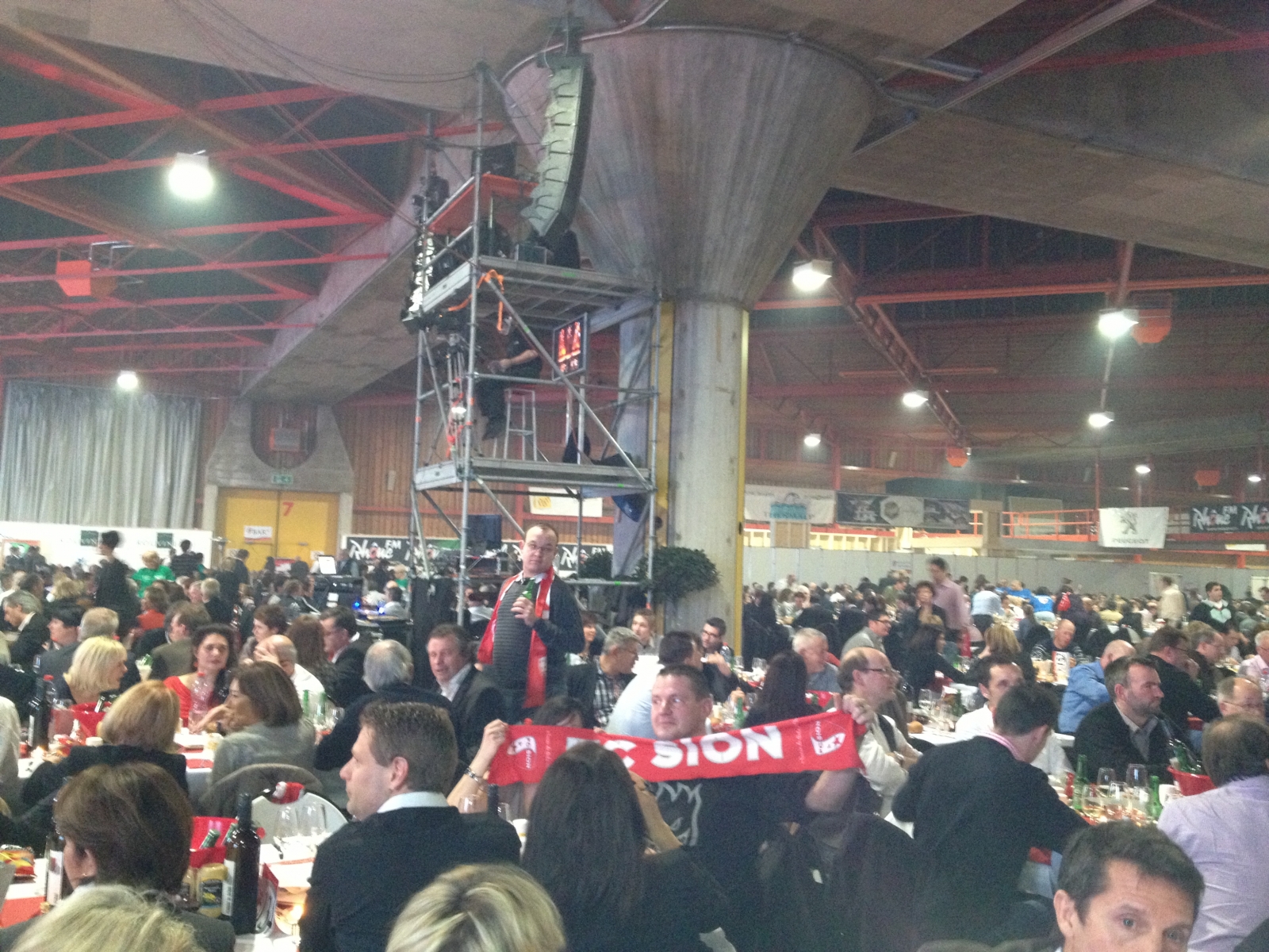 La foule au souper de soutien du FC Sion.