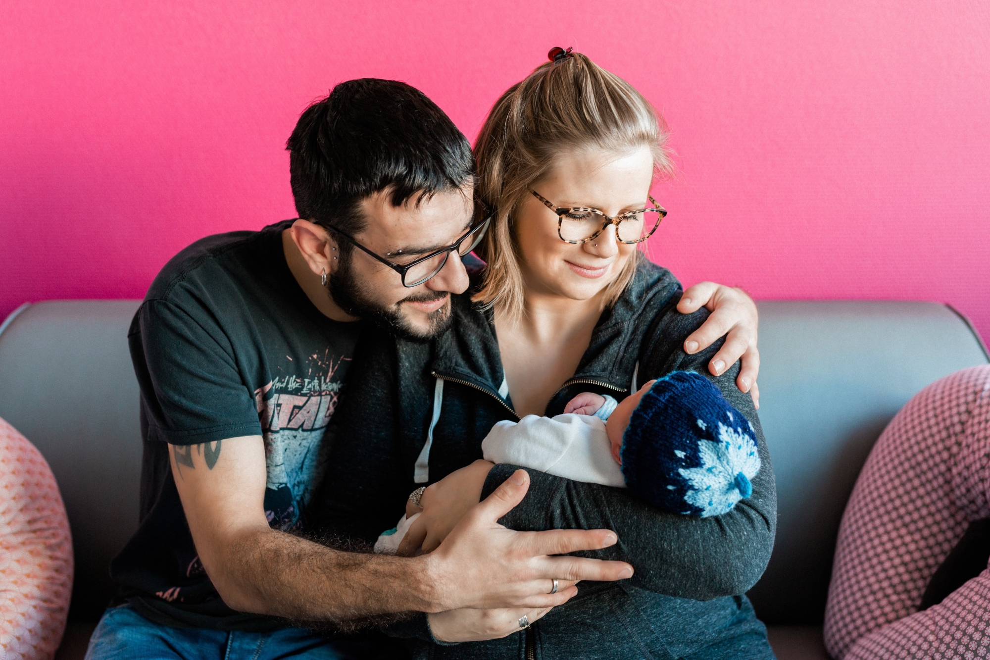 Tiago dans les bras de ces parents, deux jours après sa naissance.