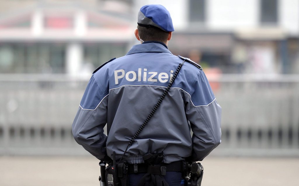 Le policier municipal d'Uitikon (Zurich) est soupçonné de s'être mis dans la poche l'argent provenant d'amendes d'ordre durant plus de 20 ans. Il s'est fait licencier par la commune. (Illustration)