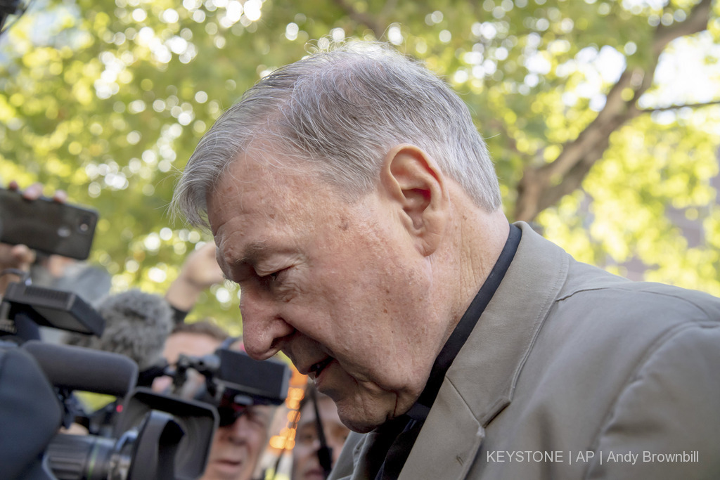 Le cardinal est resté silencieux lors de son audience devant le Tribunal de Comté de Victoria, à Melbourne.