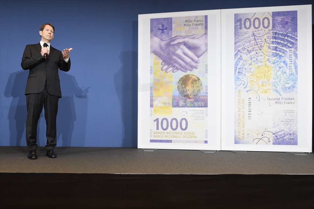 Il s'agit du cinquième des six billets de la nouvelle série, après ceux de 50 francs, 20 francs, 10 francs et 200 francs.