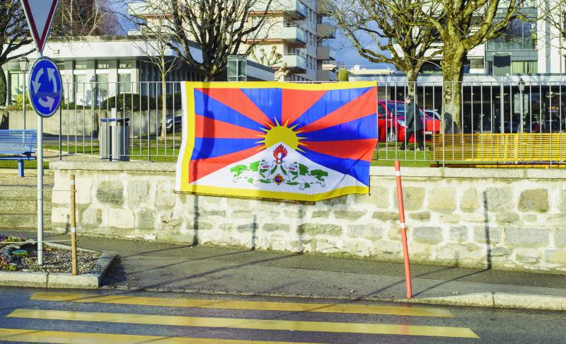 Un drapeau du Tibet a été accroché à l'entrée d'Aubonne.