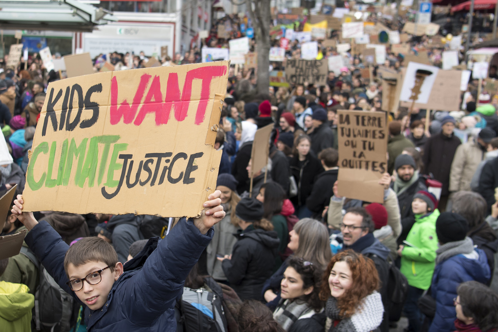 Selon un sondage de l'Université de Berne, les jeunes qui ne participent pas aux grèves ont surtout peur des sanctions. 